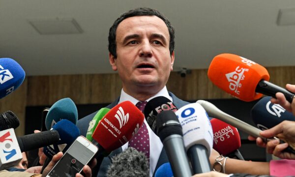 Kurti viziton komunën veriore të Mitrovicës, takohet me Atiqin