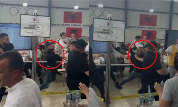 Plas grushti në një qendër numërimi në Tiranë, vëzhguesi godet kryetarin e KZAZ