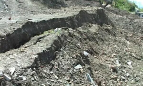 Tragjedi në Gramsh: Vdesin dy të rinj nga shembja e dheut në një kantier ndërtimi