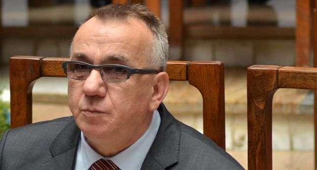 Hasani: Avni Dehari e ka uzurpuar postin e kryesuesit të seancës, veprimet e tij jo-kushtetuese