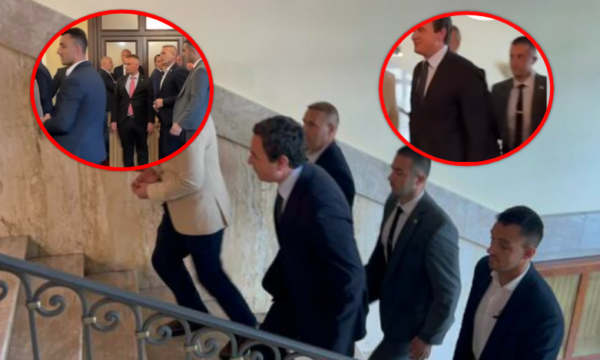 Kurti i “mbështjellur” nga mbrojtja e afërt futet në Presidencë, dikush reagon me habi “khjuuukuuu”