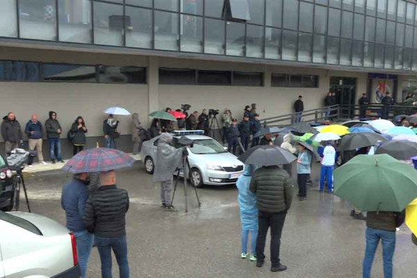 ​Fëmijët të përdorur në protestën në veri – Serbia i shfrytëzon për mesazhe politike pas mbylljes së institucioneve paralele