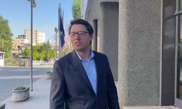 Murati: Uroj të ndryshojë qëndrim opozita për ta zhbllokuar procesin