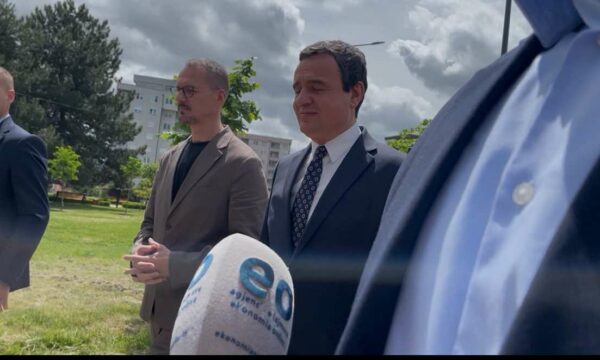 Kurti hesht kur pyetet rreth ftesës së presidentes Osmani për daljen nga ngërçi