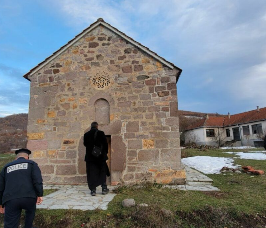 Dyshohet për nxitje të urrejtjes fetare në Podujevë – Kisha ortodokse në Rakinicë mbyllet me dry