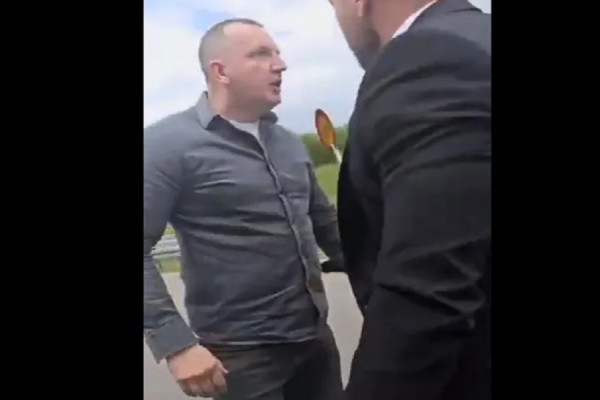 ​Përplasen mes vete shoqëruesit e kryeministrit dhe presidentit të Serbisë