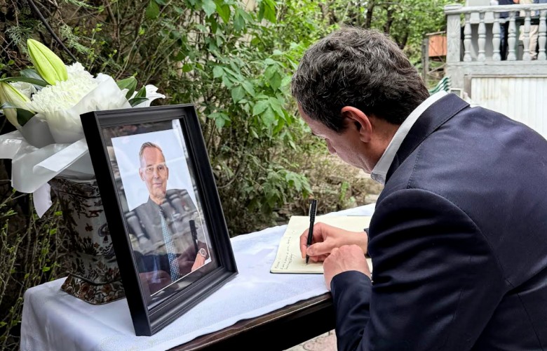 Kurti ngushëllon familjen e Mufail Salihajt: Ishte patriot e profesionist