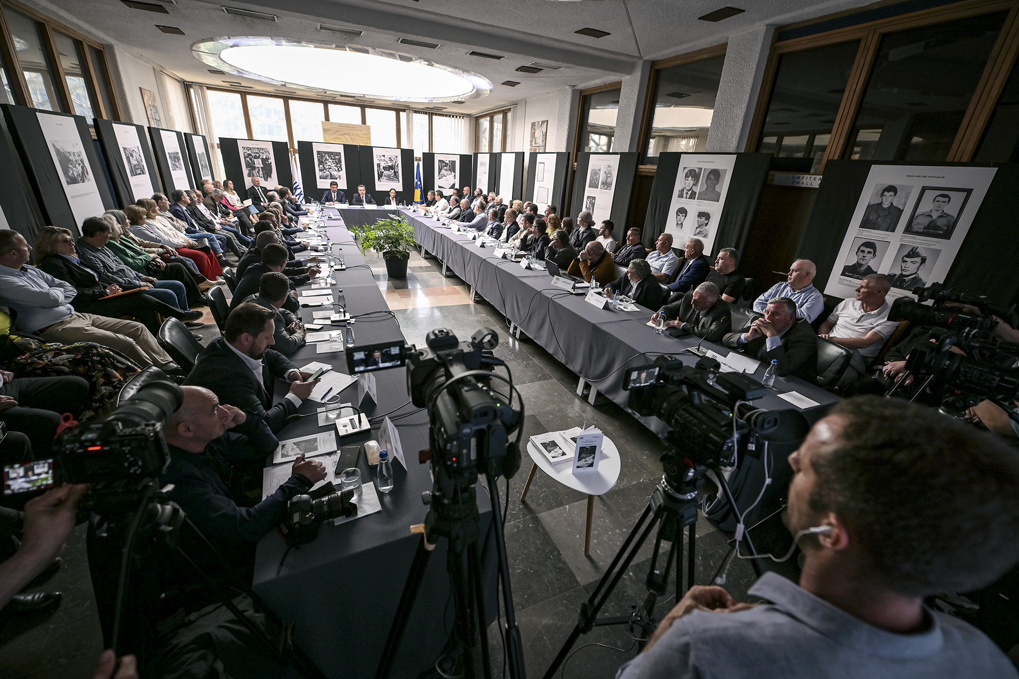 Kurti: Vrasjet në Armatën Jugosllave, krime ndaj shqiptarëve