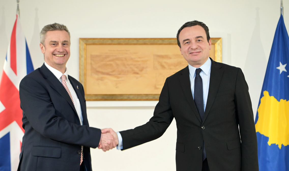 Ambasadori Hargreaves flet për bllokadën institucionale: Populli i Kosovës pret veprim – formoni Kuvendin dhe Qeverinë