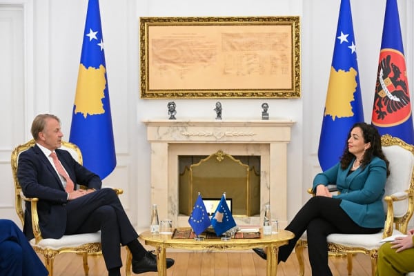 Osmani takohet me Orav, e informon për takimin e së enjtes me liderët e partive