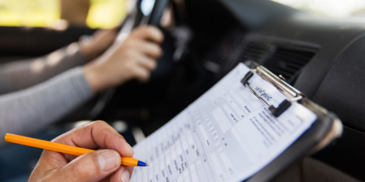 600 euro ryshfet për t’ua kaluar testet, dosja e Prokurorisë për 10 zyrtarët që u arrestuan për dallavere me patentë-shoferë