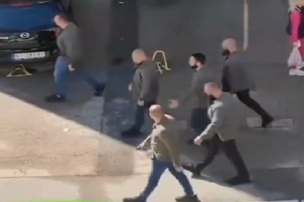 ​Nuk i beson policisë e ushtrisë, Vuçiqin po e ruajnë njerëzit e Radoiçiqit