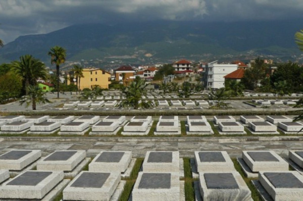 ​Përkujtohet Dita e Dëshmorëve në Shqipëri
