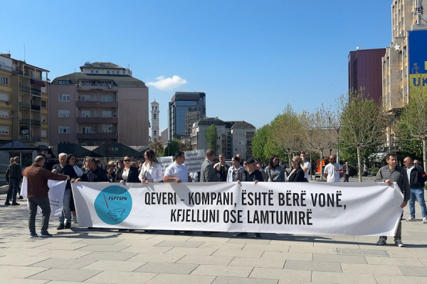 ​“Me 230 euro nuk mund të jetojmë”, punëtorët e sektorit privat kërkojnë rritjen e pagave