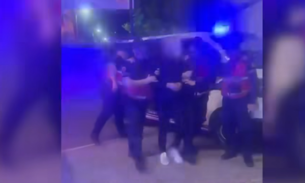 Ishte në kërkim ndërkombëtar për vjedhje të rëndë, arrestohet në Lezhë 28-vjeçari, do të ekstradohet në Kosovë