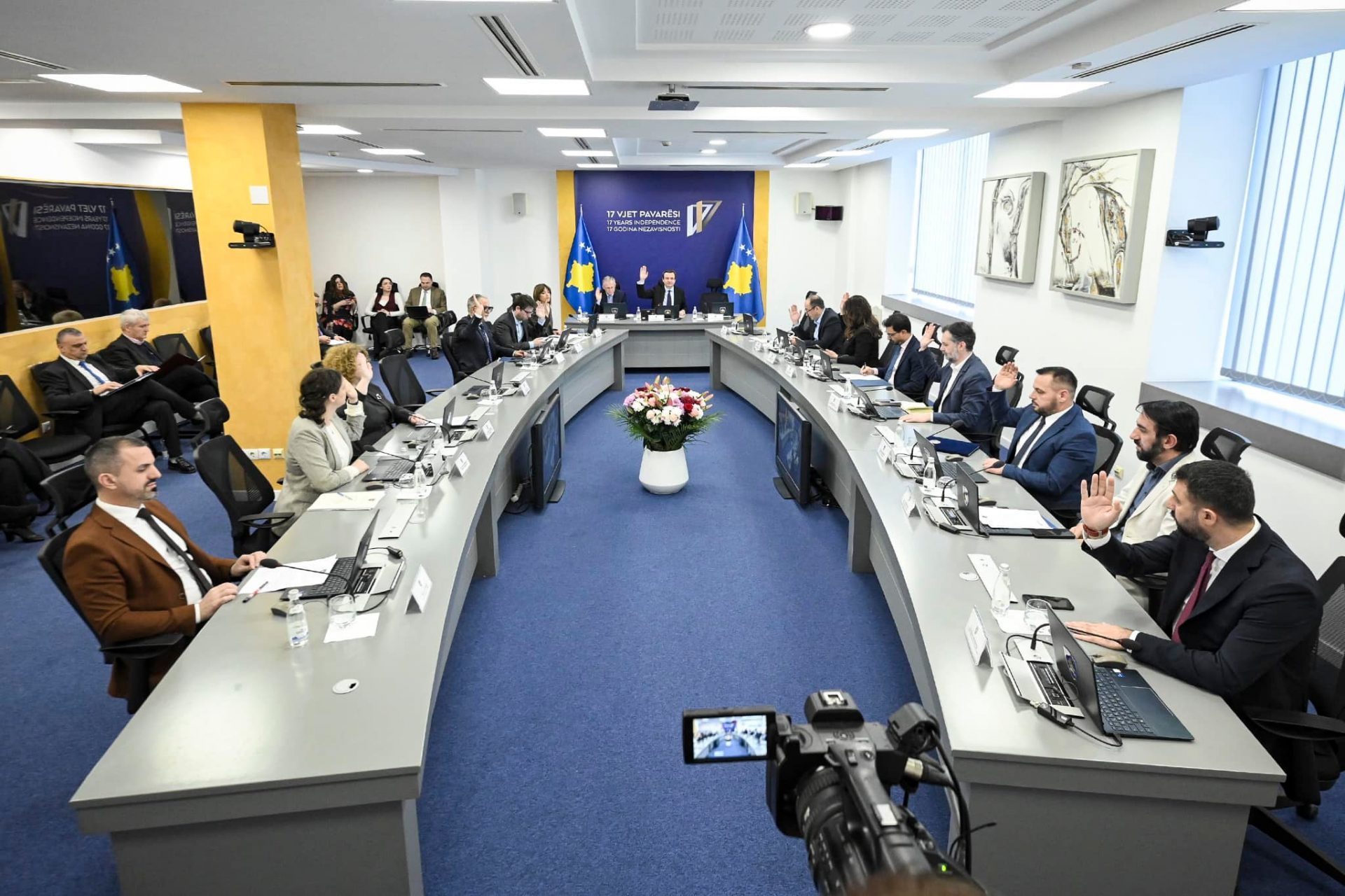 LDK-ja sot dorëzon kallëzim penal ndaj Kurtit dhe ministrave të zgjedhur si deputetë