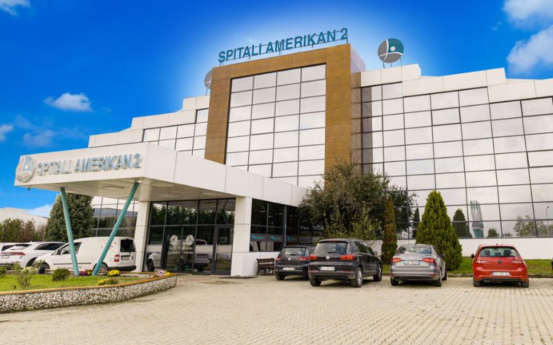 Tre mjekë të huaj kapen pa licencë në “Spitalin Amerikan 2” në Prishtinë