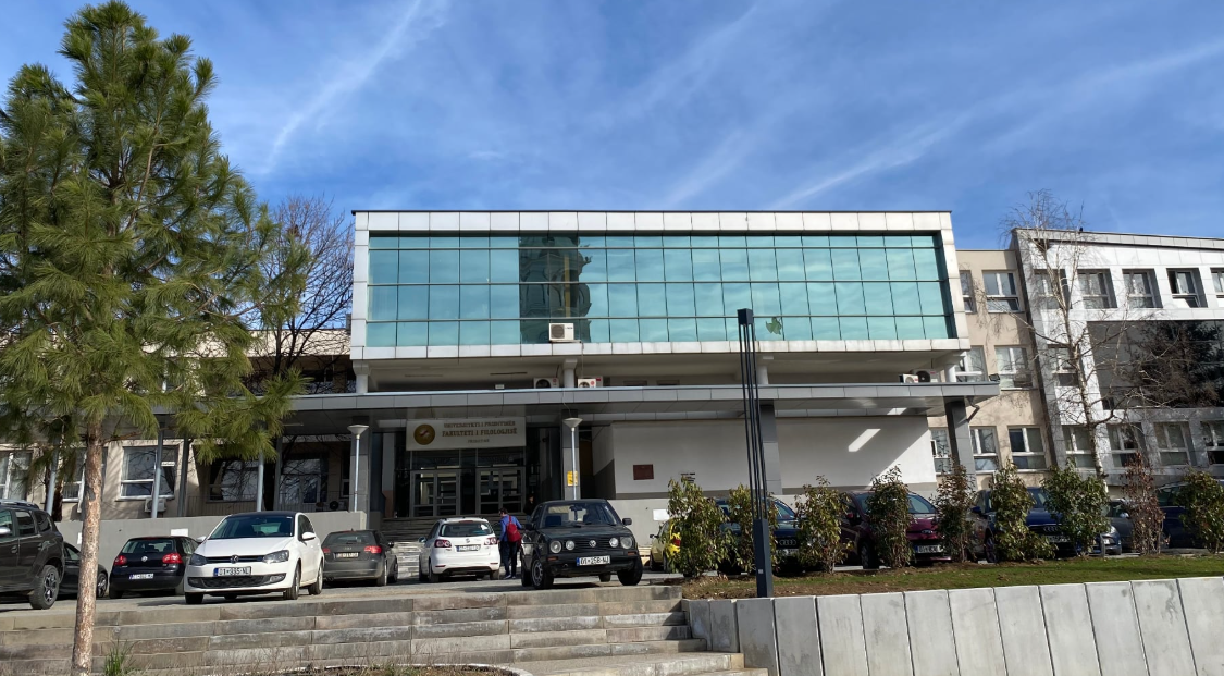 Nënshtrimi “akademik” ndaj tekave të pushtetit