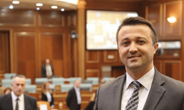 Veton Berisha: S’kam marrëveshje me Kurtin, s’e votoj një qeveri që s’respekton komunitetin egjiptian