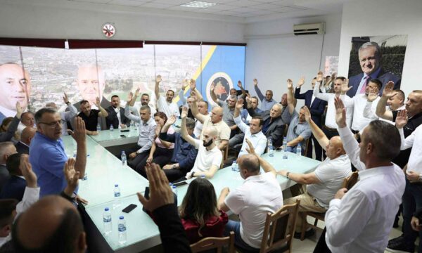 AAK i rikandidon për kryetarë Zenun Elezajn në Klinë dhe Bali Muharremajn në Suharekë