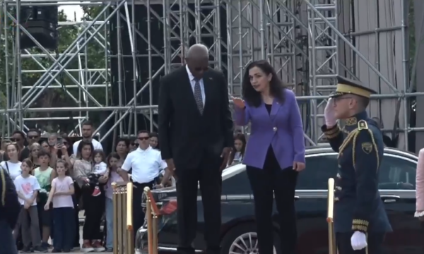Kreu i shtetit të Antigua dhe Barbudas pritet me ceremoni shtetërore në Prishtinë nga presidentja Osmani