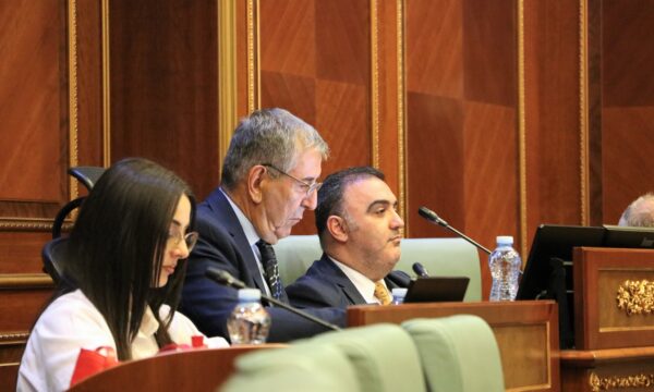 Ngërçi në Kuvend “dërrmon” Kosovën