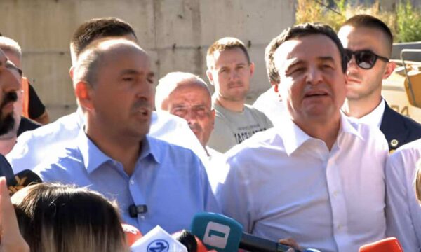 Përurimi i urave para zgjedhjeve lokale, Kurti nervozohet me pyetjen: Pse këto…?