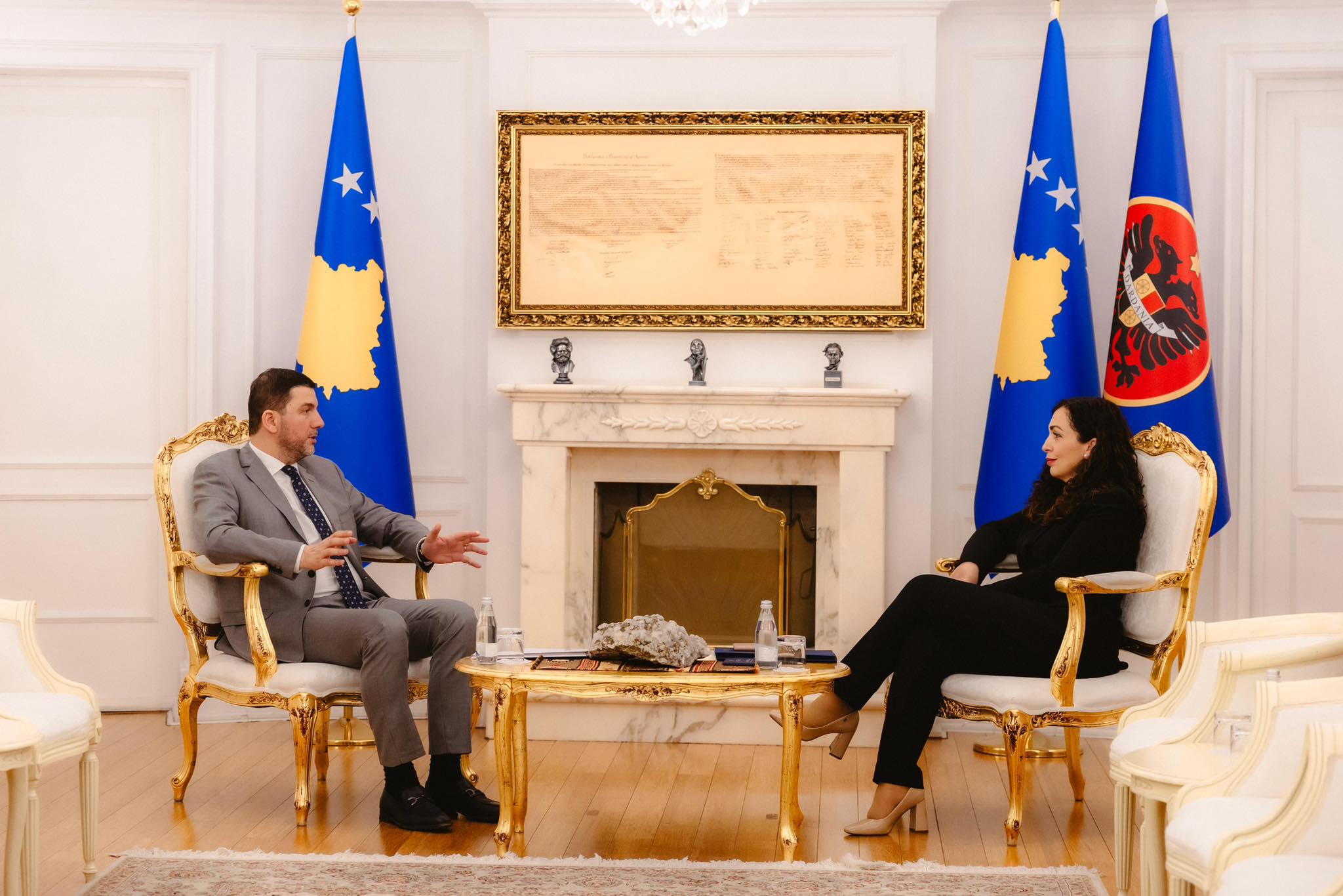 Krasniqi, pas takimit me Osmanin, tregon se cilat ishin propozimet e PDK-së: Kushtetuesja do të jetë përsëri adresa për të konfirmuar pengmarrjen institucionale të shtetit!