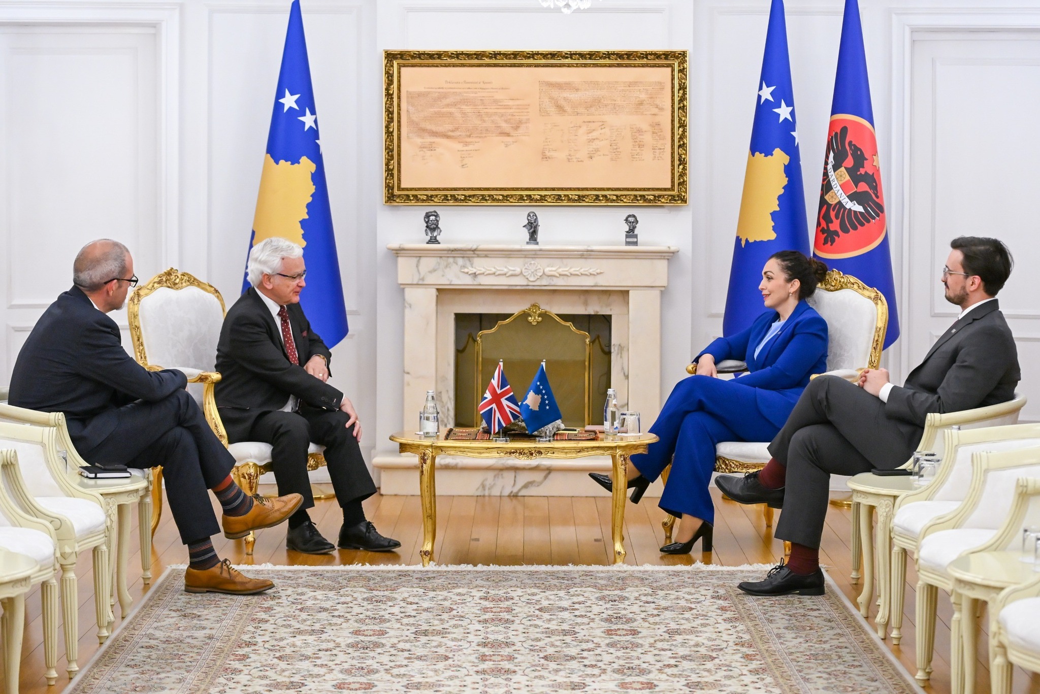 Osmani takohet me dy deputetë britanikë, flasin për thellimin e bashkëpunimit mes vendeve