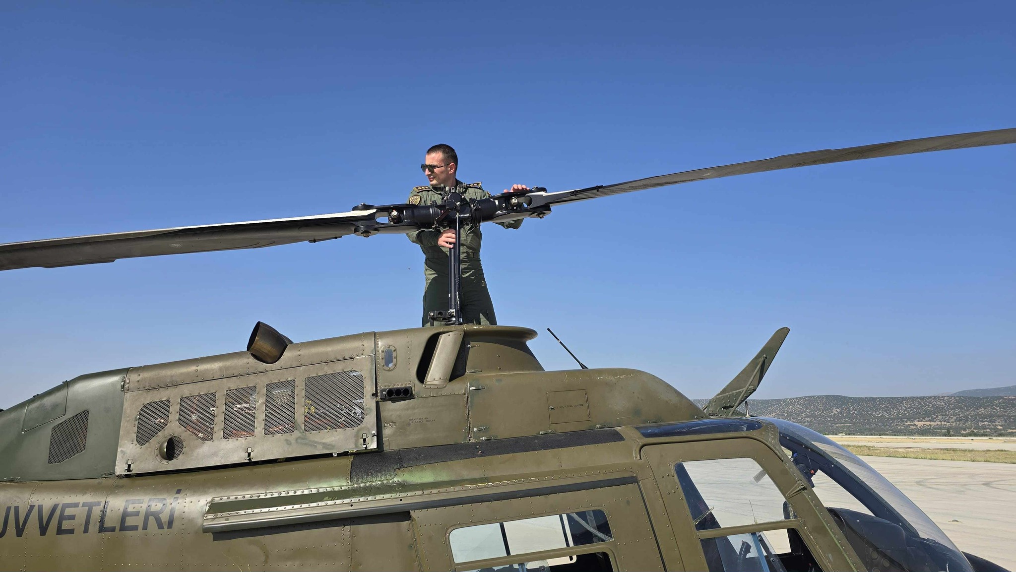 Pilotët e FSK-së përfundojnë trajnimin rifreskues me helikopter në Turqi
