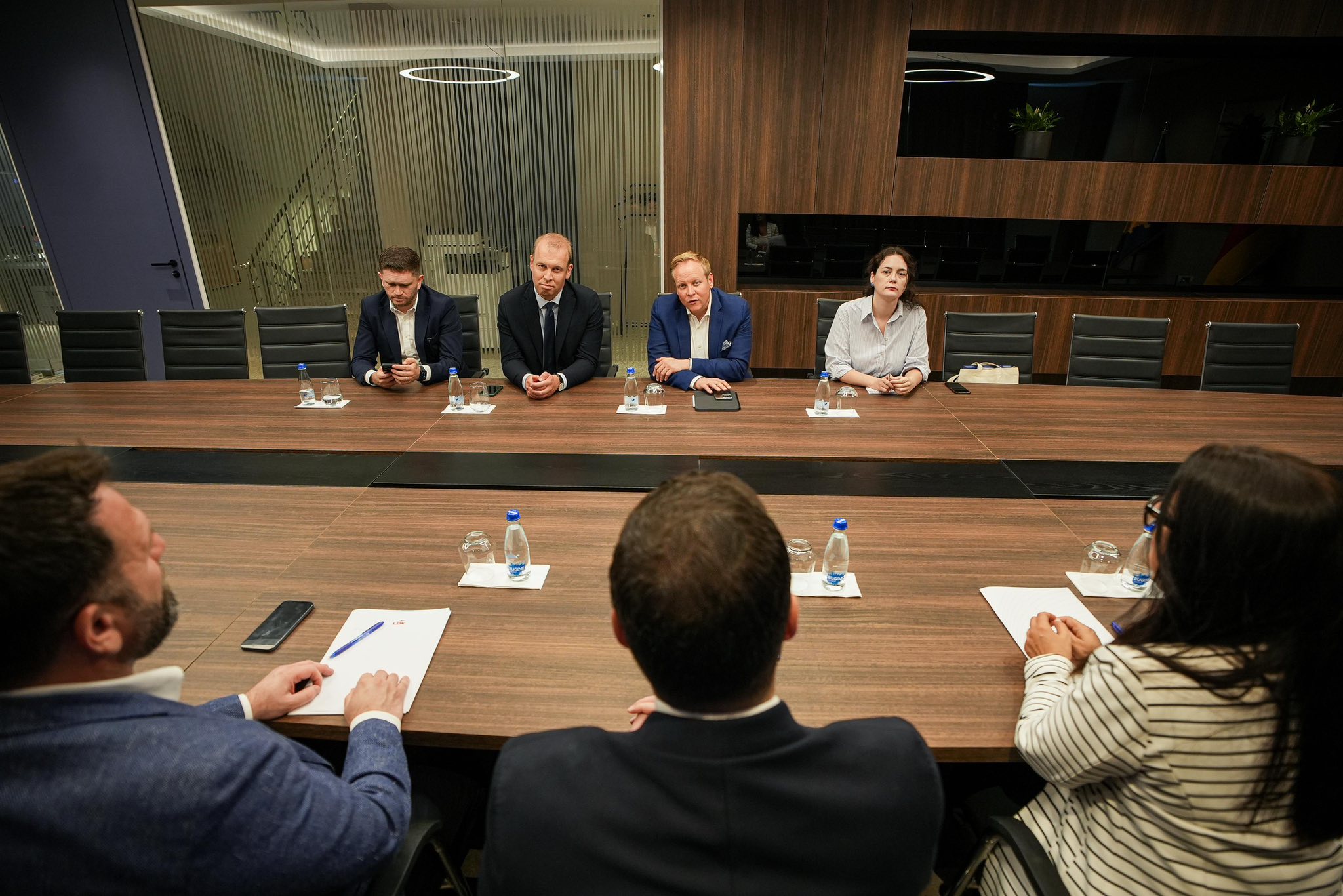 Abdixhiku takon deputetët gjermanë, flasin për zhvillimet politike në vend