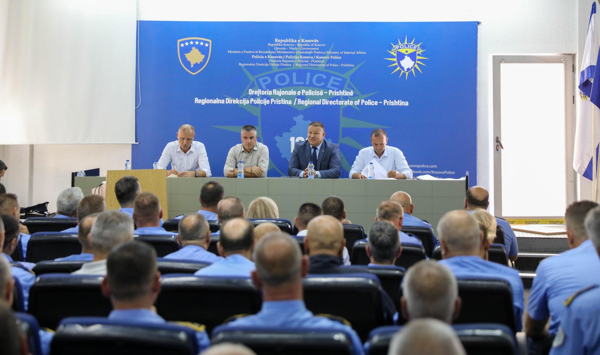 Hoxha takohet me drejtorët rajonal të policisë, u kërkon “rritjen e komunikimit të mirëfilltë me qytetarë”