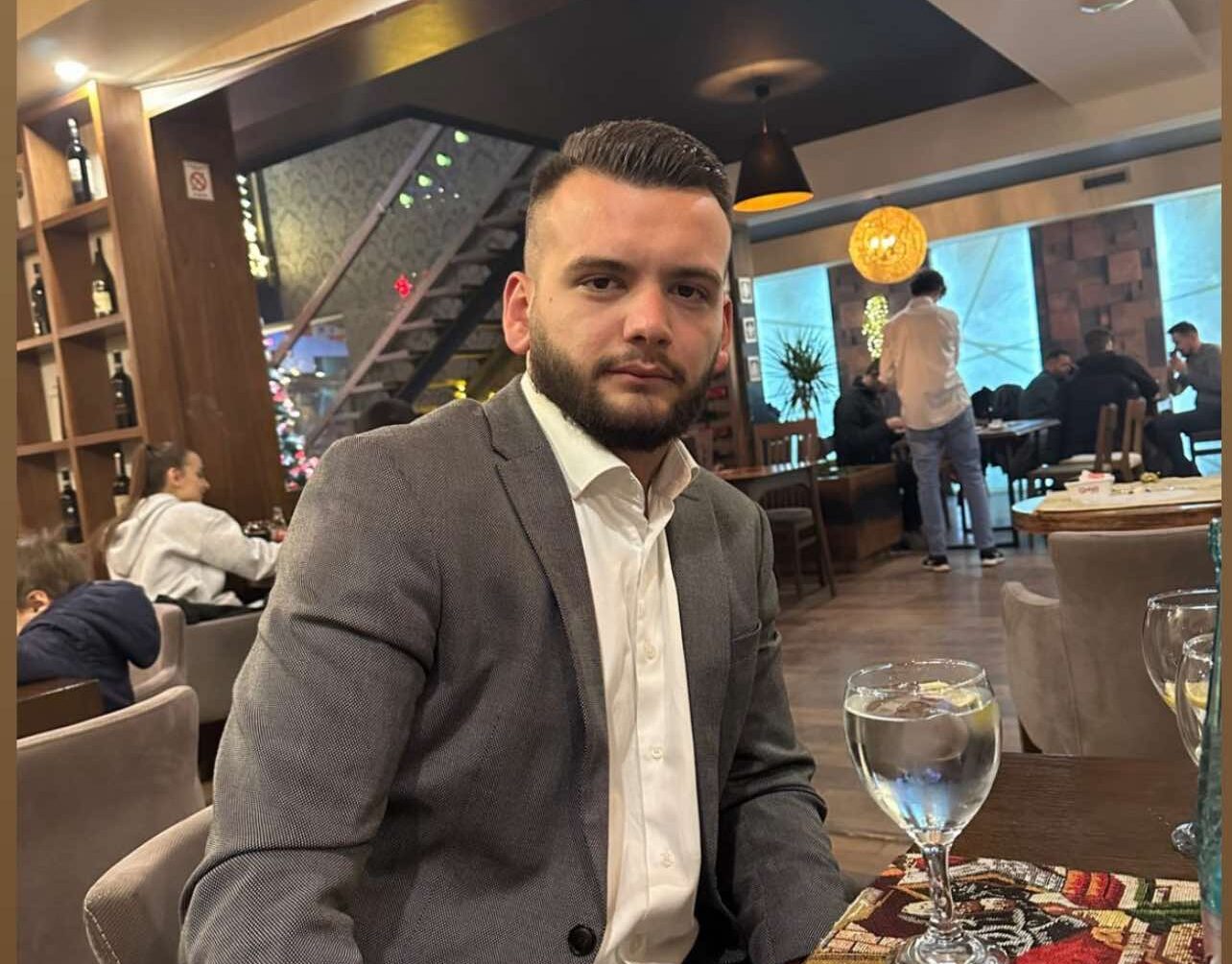 Ky është i riu që dyshohet se ra nga kati i 13-të i hotelit “Grand” në Prishtinë