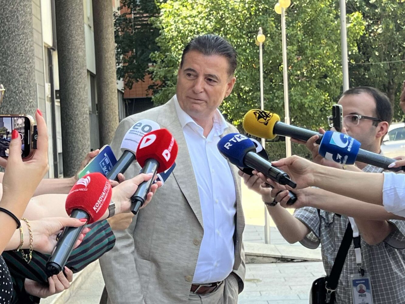 Bahtiri: PDK dhe LDK po përgatiten për bashkim