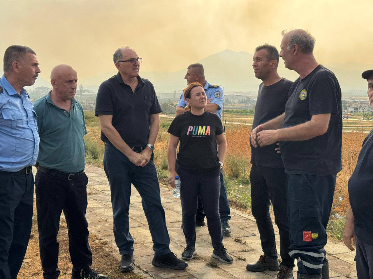 Totaj: Zjarri në Lubizhdë është lokalizuar, po na ndihmon edhe shiu