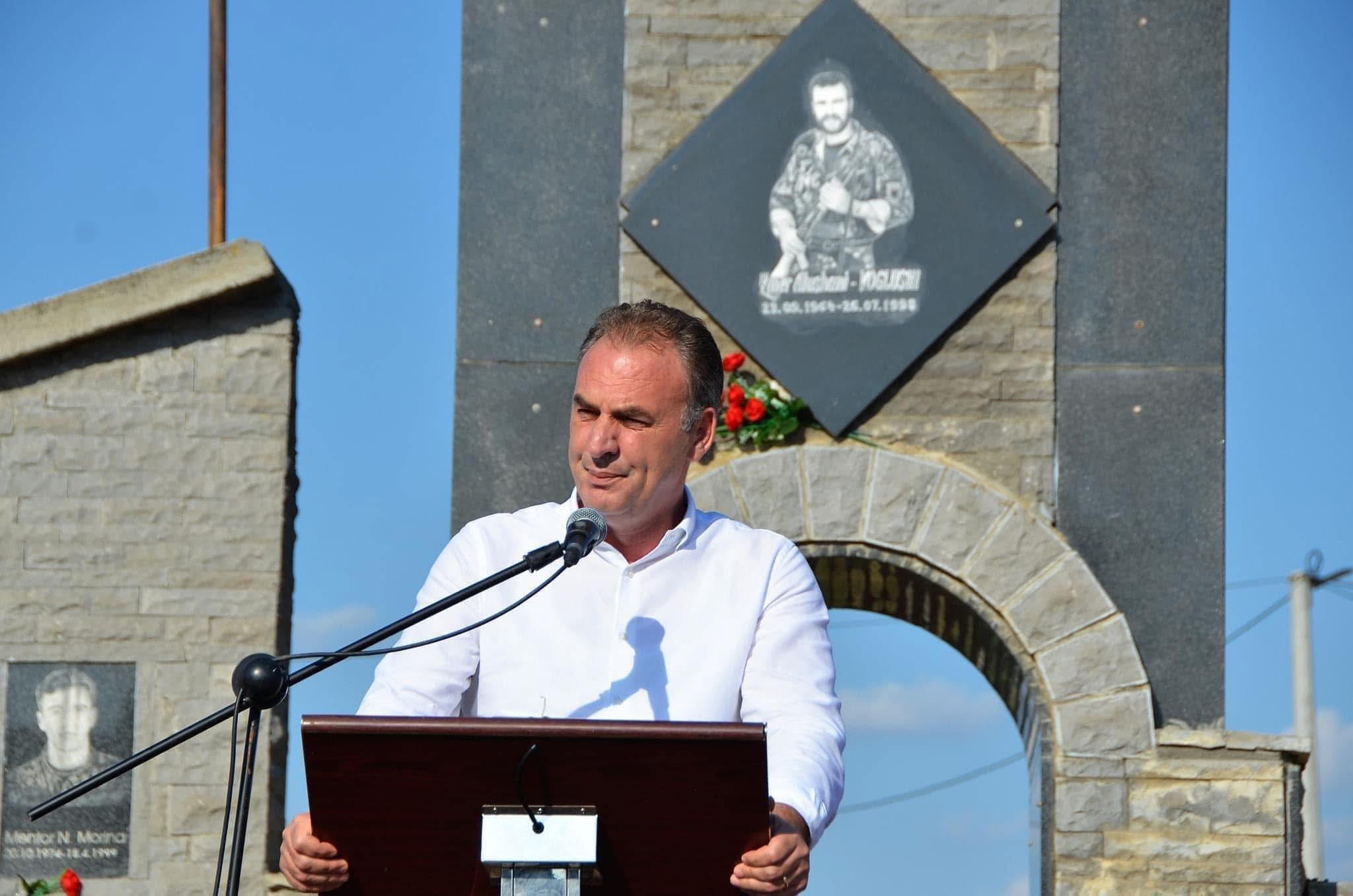 Limaj kujton dëshmorët Alushani e Zogaj: Ishin digë e fuqishme e bllokimit të Grykës së Llapushnikut