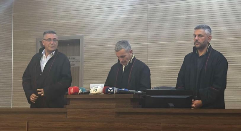 Rajkoviq dhe Deniq dënohen me nga 15 vjet burgim për dhunim seksual, dëbim, plaçkitje e dhunë daj civilëve shqiptarë