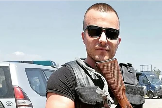 Gruaja e ish-policit që po mbahet në burg në Serbi kërkon ndihmë: Shteti më ka kthyer shpinën