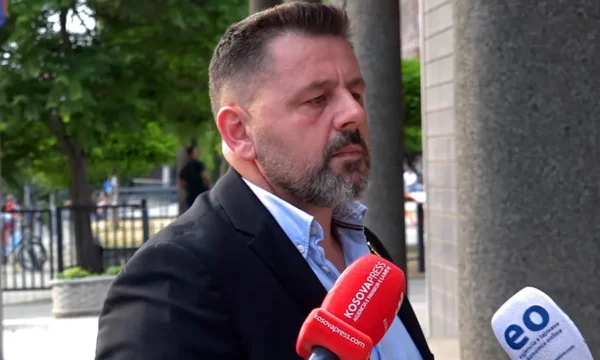 Zjarret në Istog, Bekë Berisha shpreh shqetësimin për sigurinë e njerëzve: Faleminderit zjarrfikësve dhe KFOR-it