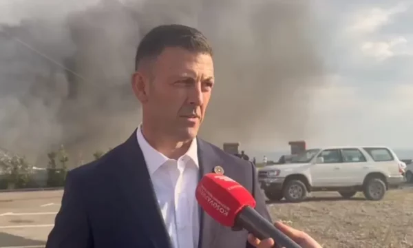Zjarri në Lipjan, Metaj: Nuk ka viktima në njerëz, objektet tjera kanë shpëtuar – Një zjarrfikës i lënduar