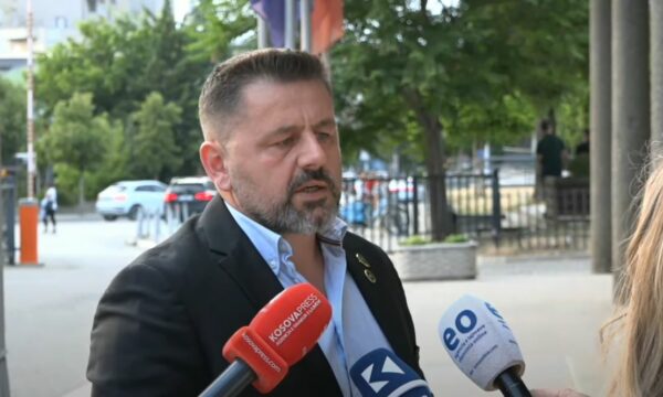 Pyetet se a ka ndryshim të situatës, Berisha: Kur të bëhet e 100-ta të kallëzoj