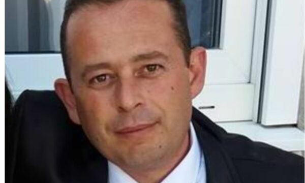 Operacioni i AKI’së, Prokurorisë e IPK kundër spiunazhit – Tek i dyshuari u gjetën miliona në vlerë dinari, dhjetëra mijëra euro dhe një armë pa leje