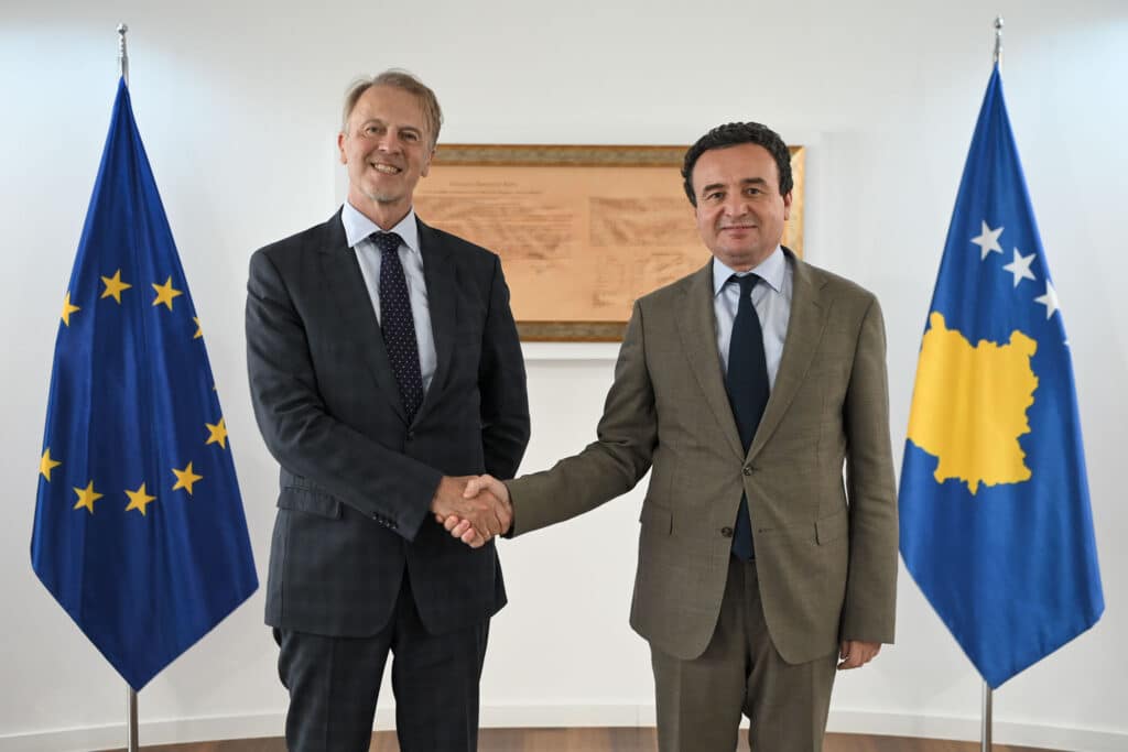 Kurti në takim me Shefin e Zyrës së BE-së, thotë se krijimi i institucioneve është thelbësor për rrugën evropiane të Kosovës