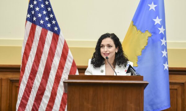 “Nga populli më pro-amerikan në botë”, Presidentja Osmani uron Ditën e Pavarësisë së SHBA-së