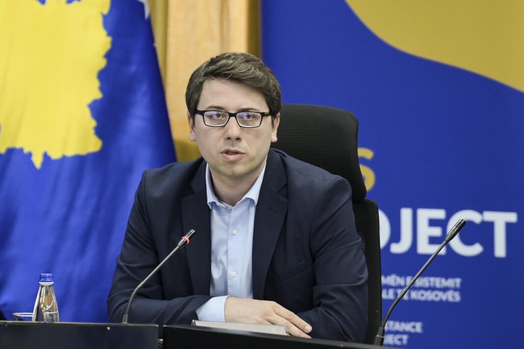 Murati: Qarkullim rekord i bizneseve në 6 muajt e parë të vitit, “10.7 miliardë” – komentuesi i reagon: Ta presim çka po thotë Hykmetja