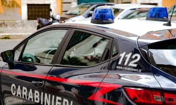 Dyshohet se vidhnin karburant nga automjetet e parkuara, arrestohen 2 shqiptarë në Itali