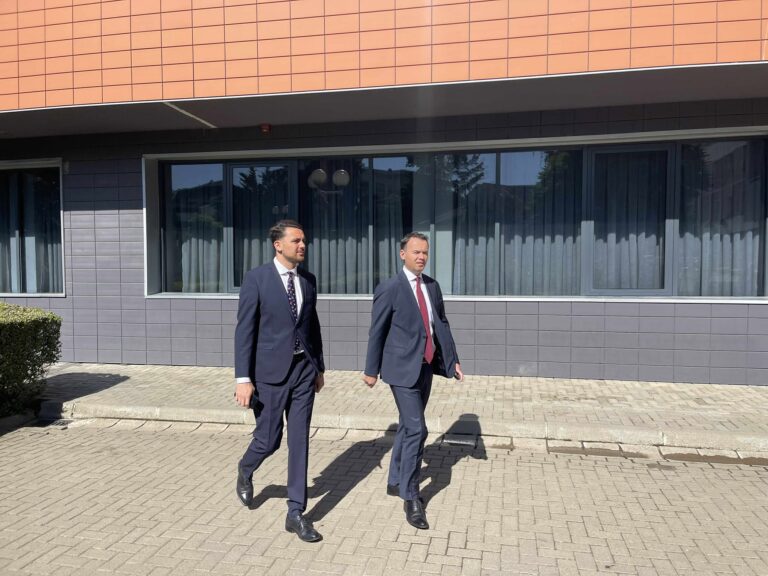 Peci i “Guxo” arrin në takim me presidenten Osmani