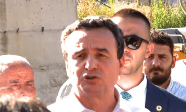 Kurtit në Mitrovicë s’i pëlqen pyetja nëse do të shkojë në takim te Osmani, insiston të flitet vetëm për urat
