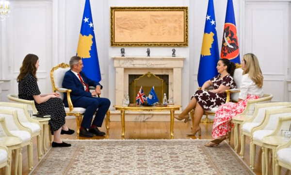 Mesazhi i ambasadorit britanik: Partitë të vendosin shtetin para interesave partiake