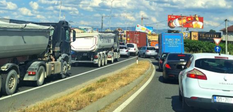 Aksident trafiku në Bresje, shkaktohet tollovi në drejtim të Sllatinës